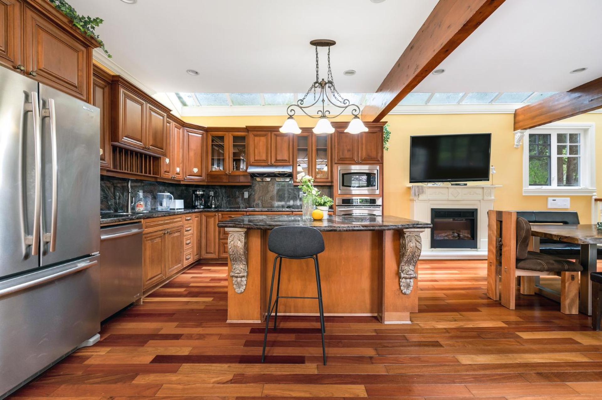 Charming Retreat On Cypress Street, Your Away From Guest house *