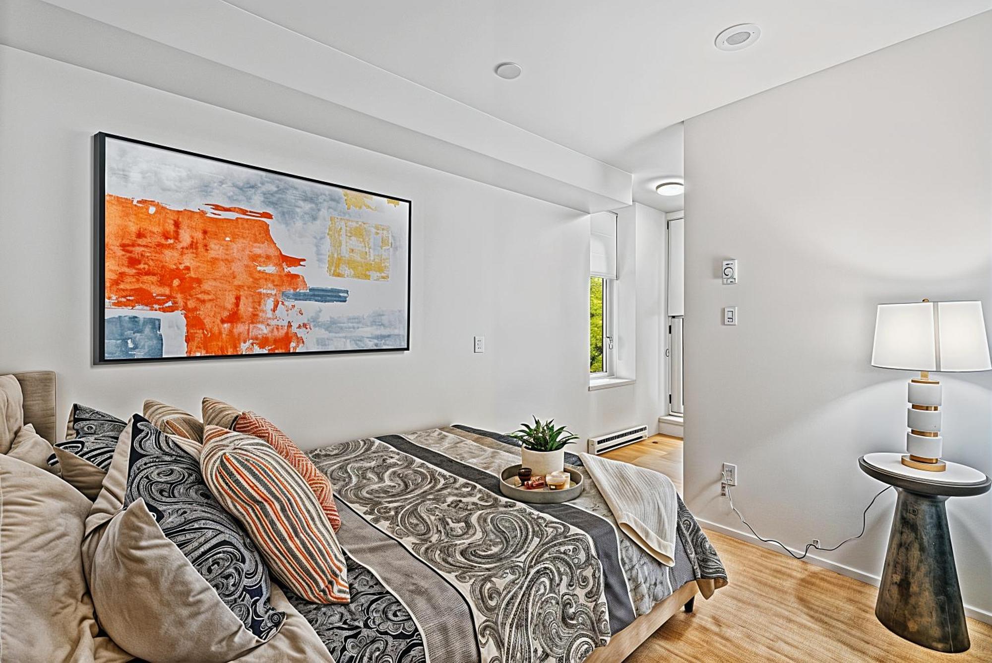 Modern 2-bedroom Duplex In The Heart Of Downtown Vancouver