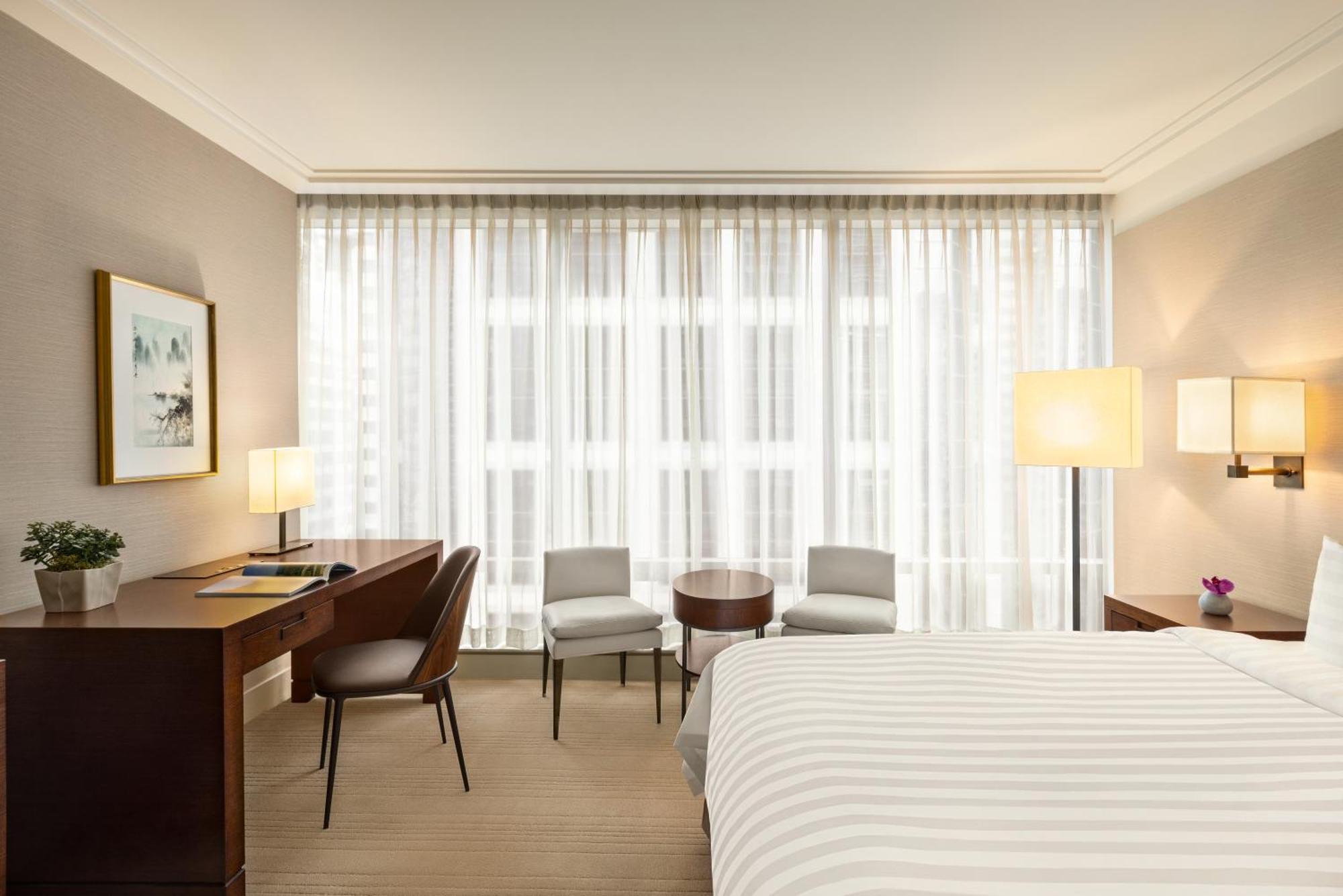 Shangri-la Hotel 5*