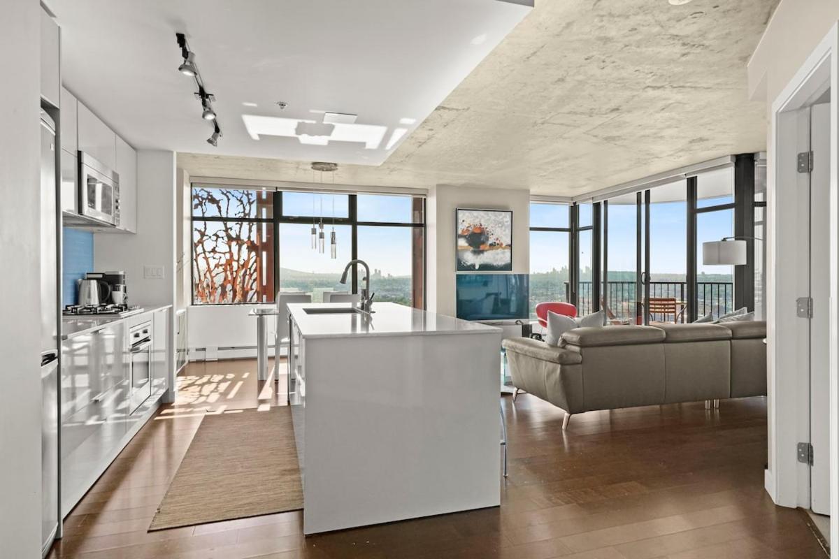 Modern Luxury Retreat In Vibrant Gastown With Parking