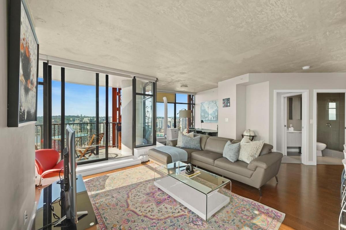 Modern Luxury Retreat In Vibrant Gastown With Parking Holiday home Vancouver