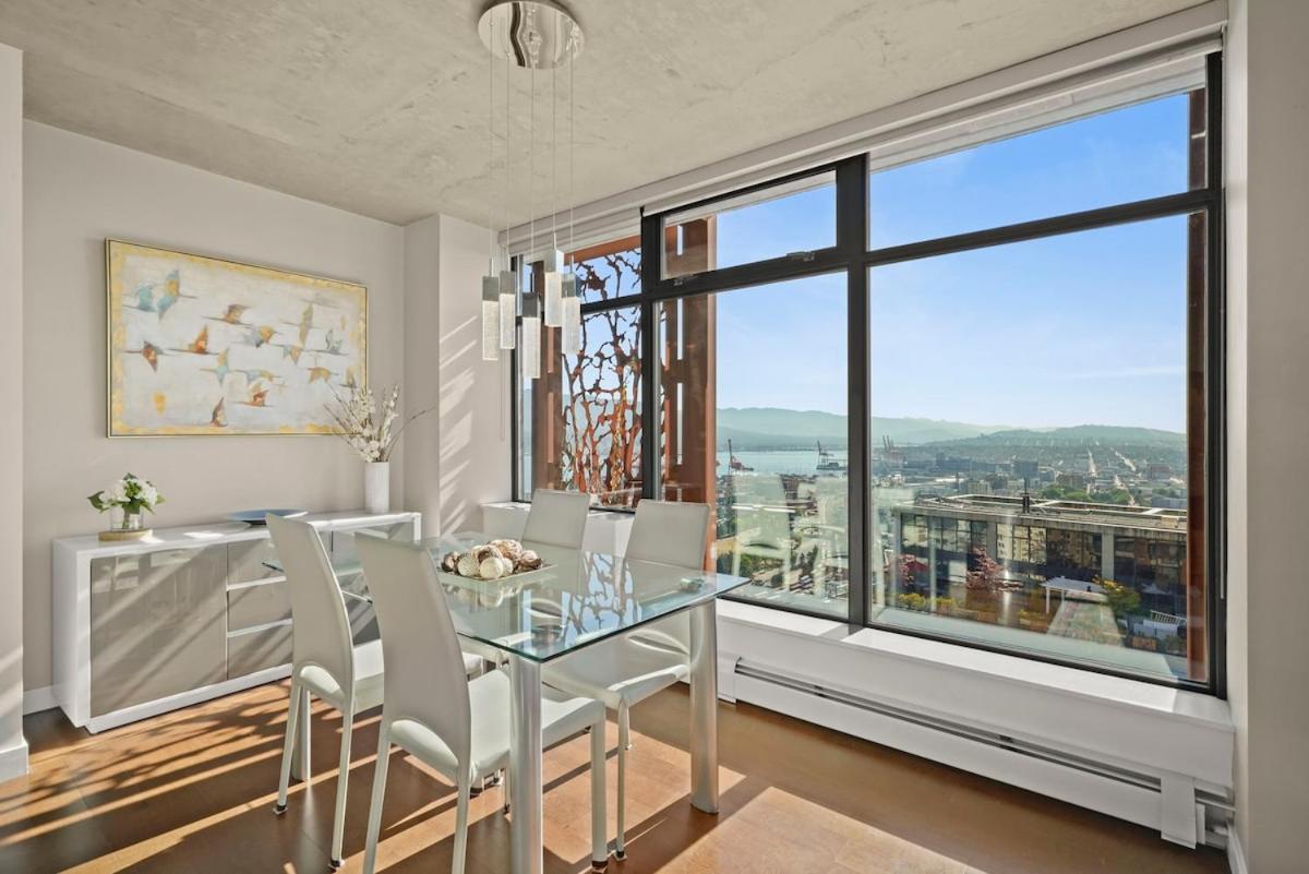 Modern Luxury Retreat In Vibrant Gastown With Parking Holiday home Vancouver