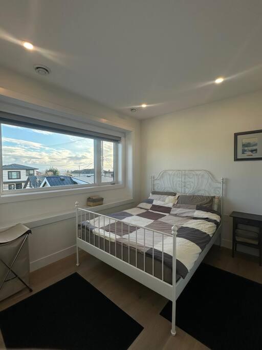 Brand New Sunset Cozy And Sweet * Vancouver