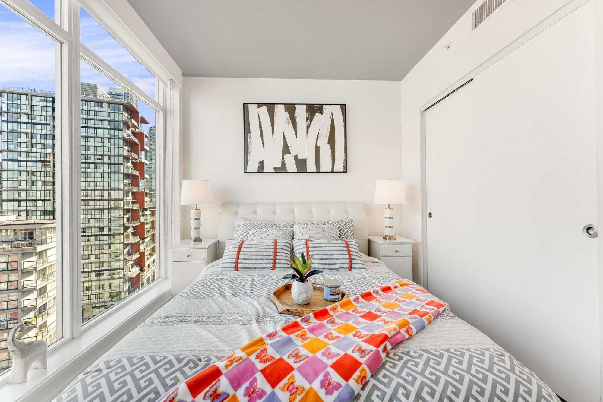 Luxurious 2-bedroom Retreat With Panoramic Cityscape