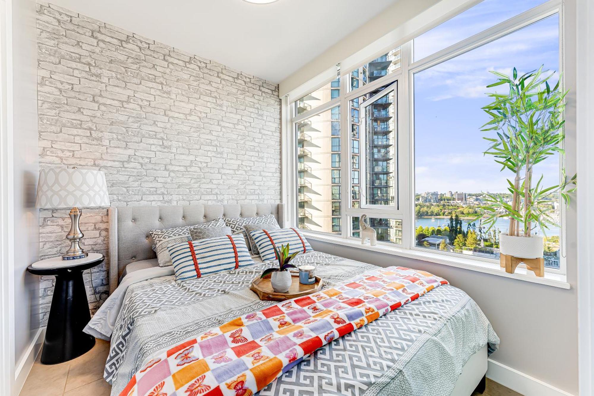 Luxurious 2-bedroom Retreat With Panoramic Cityscape