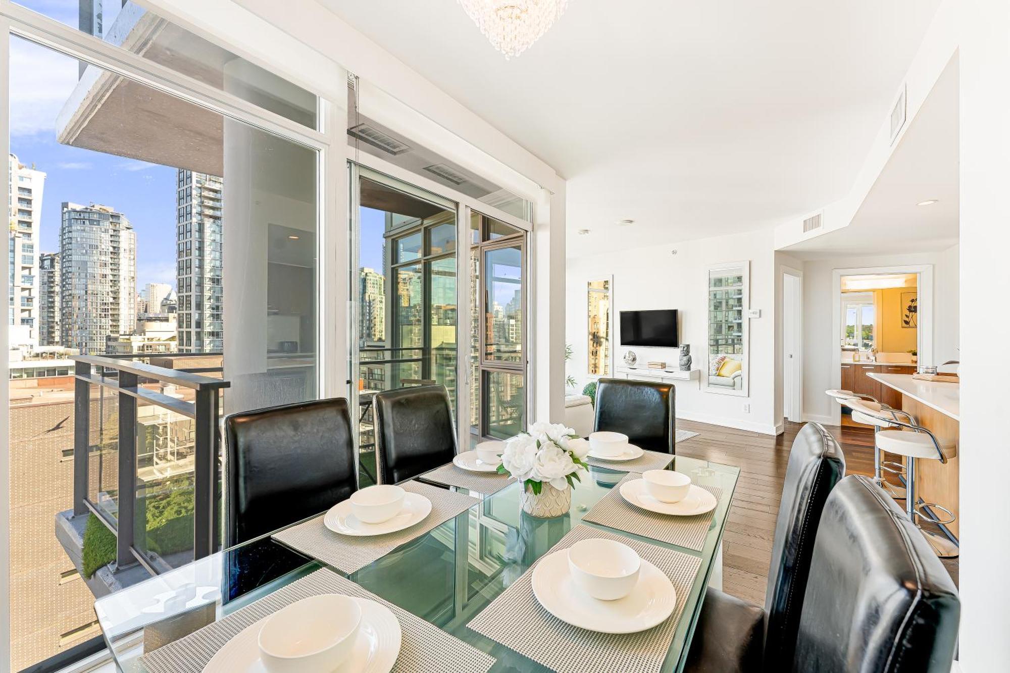 Luxurious 2-bedroom Retreat With Panoramic Cityscape Apartment Vancouver