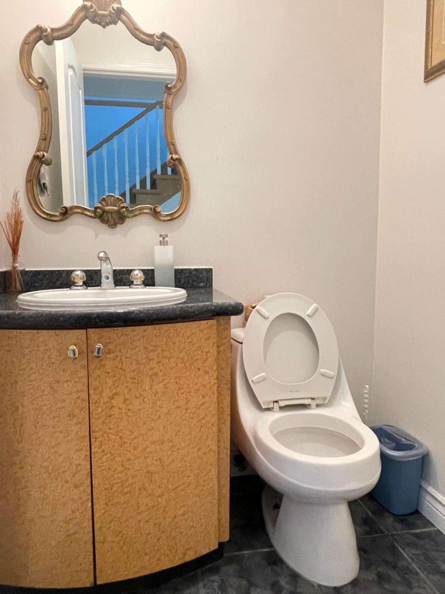 Cozy Guest Near Ubc, Downtown And Beaches Homestay