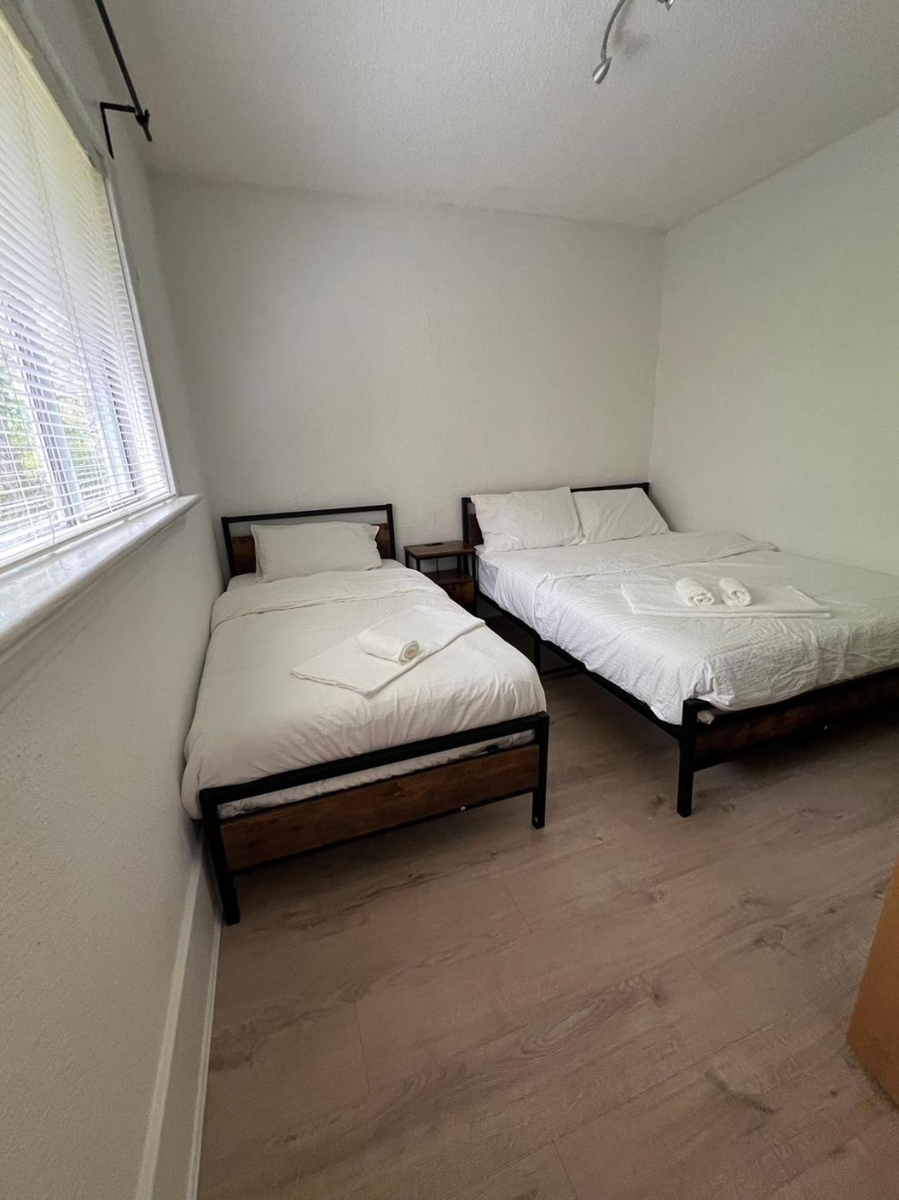 Homestay Larch House In West *