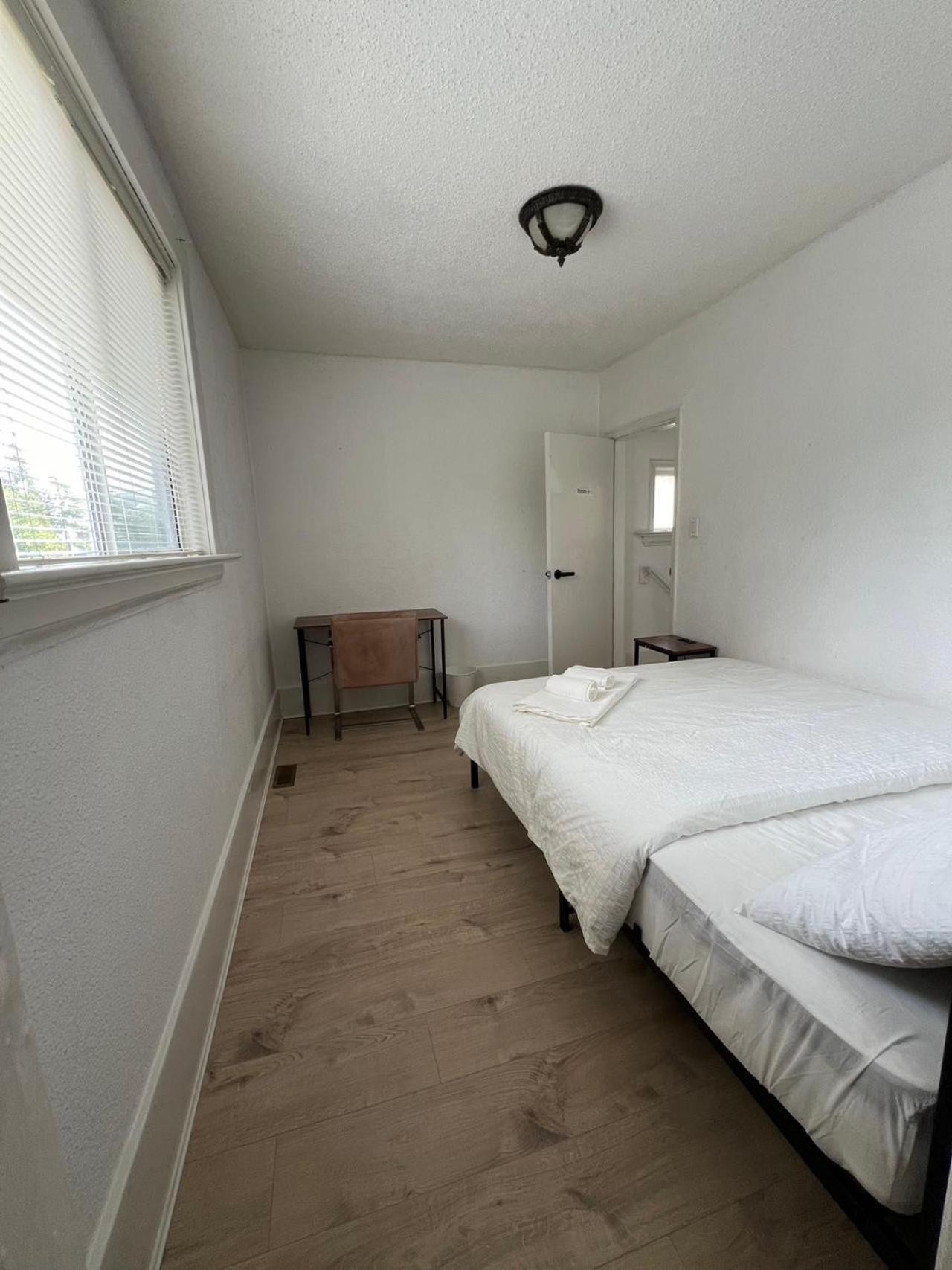 Homestay Larch House In West Vancouver