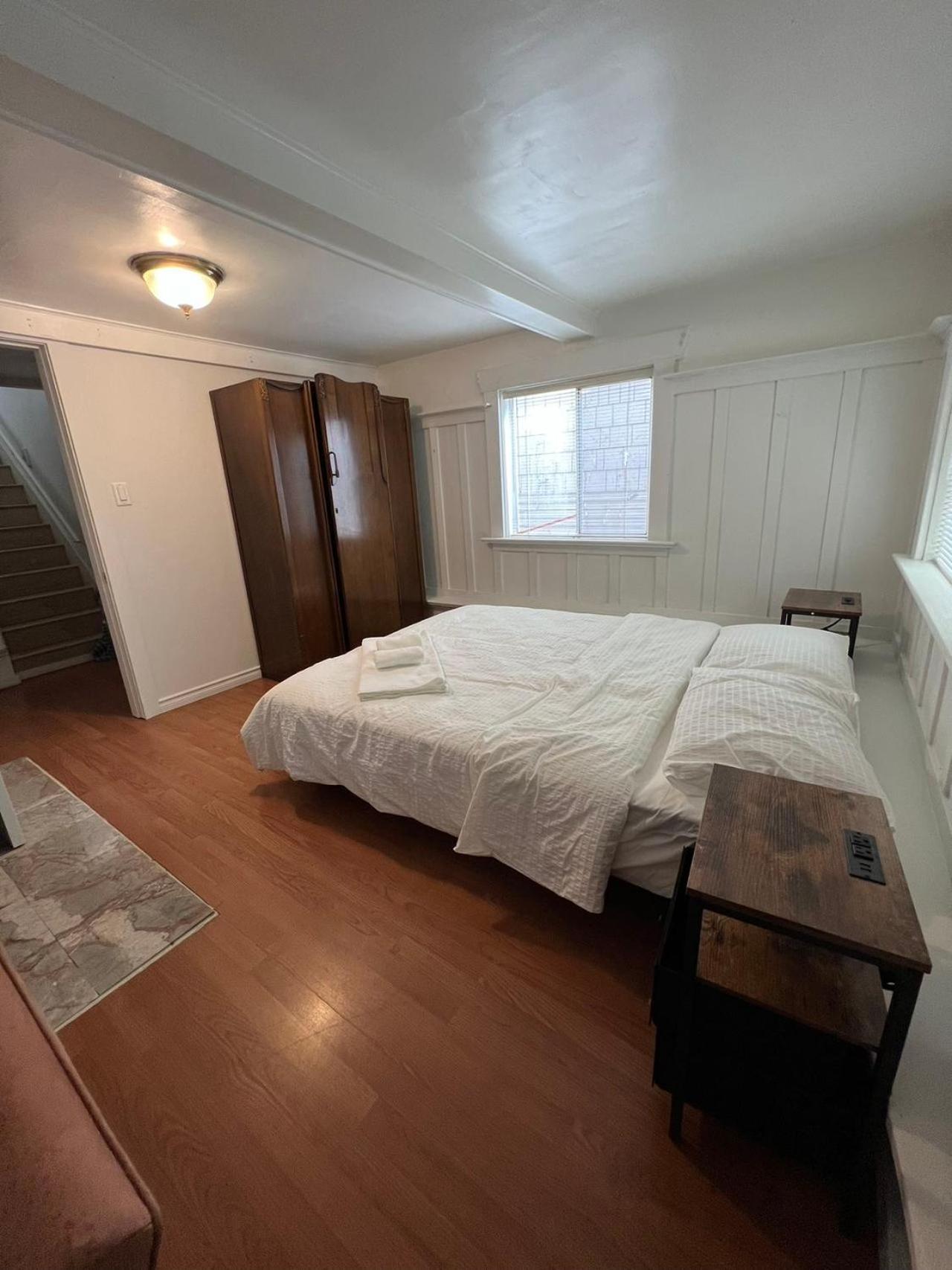 Larch House In West Homestay Vancouver