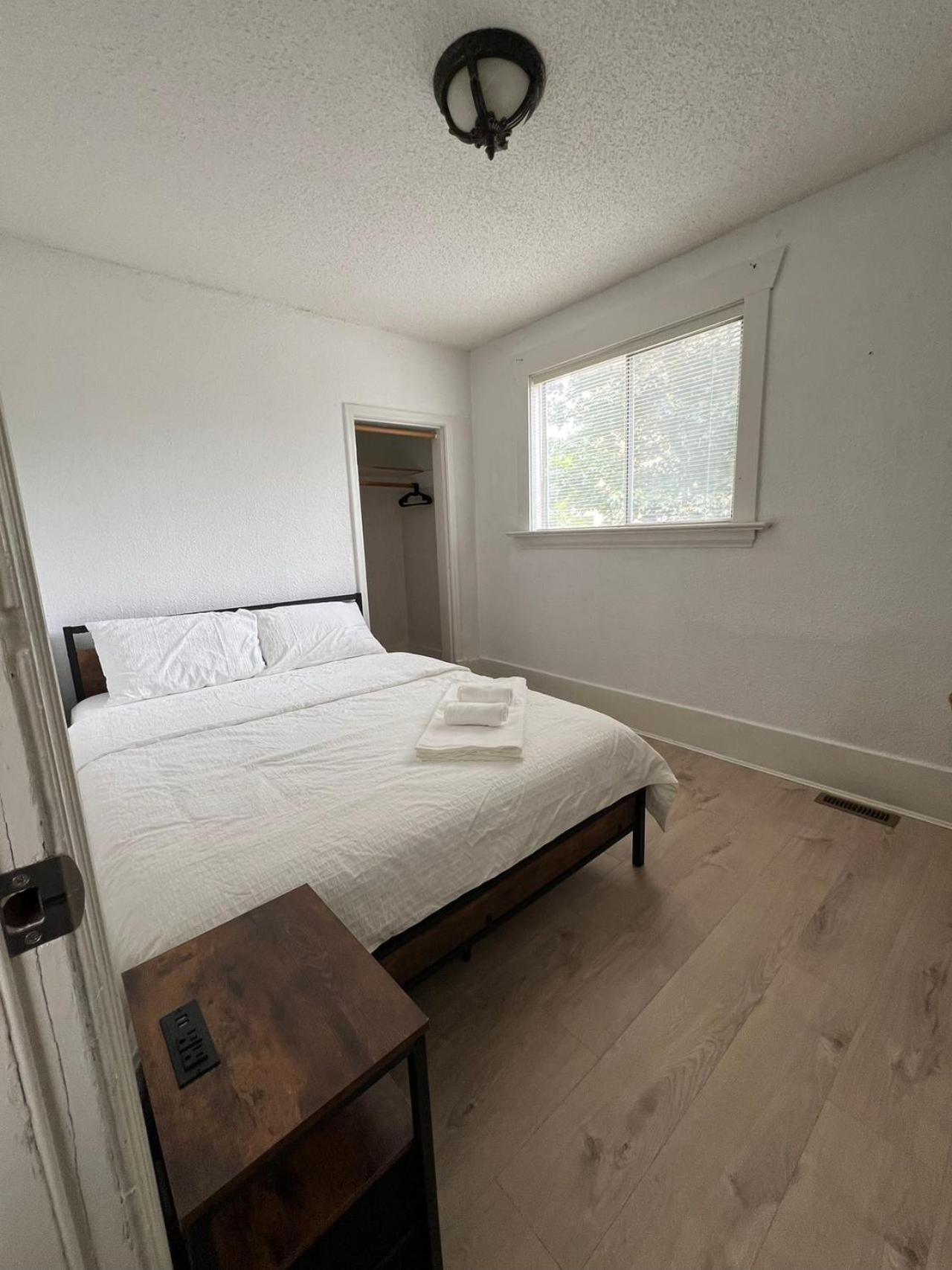 Homestay Larch House In West Vancouver