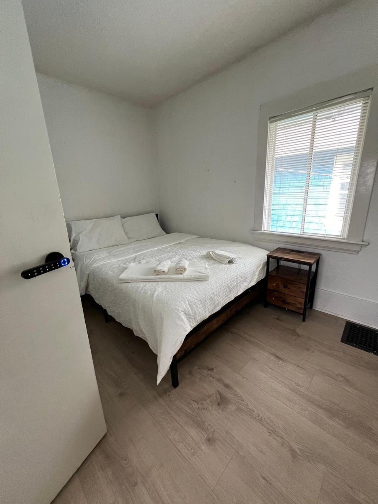 Larch House In West * Vancouver