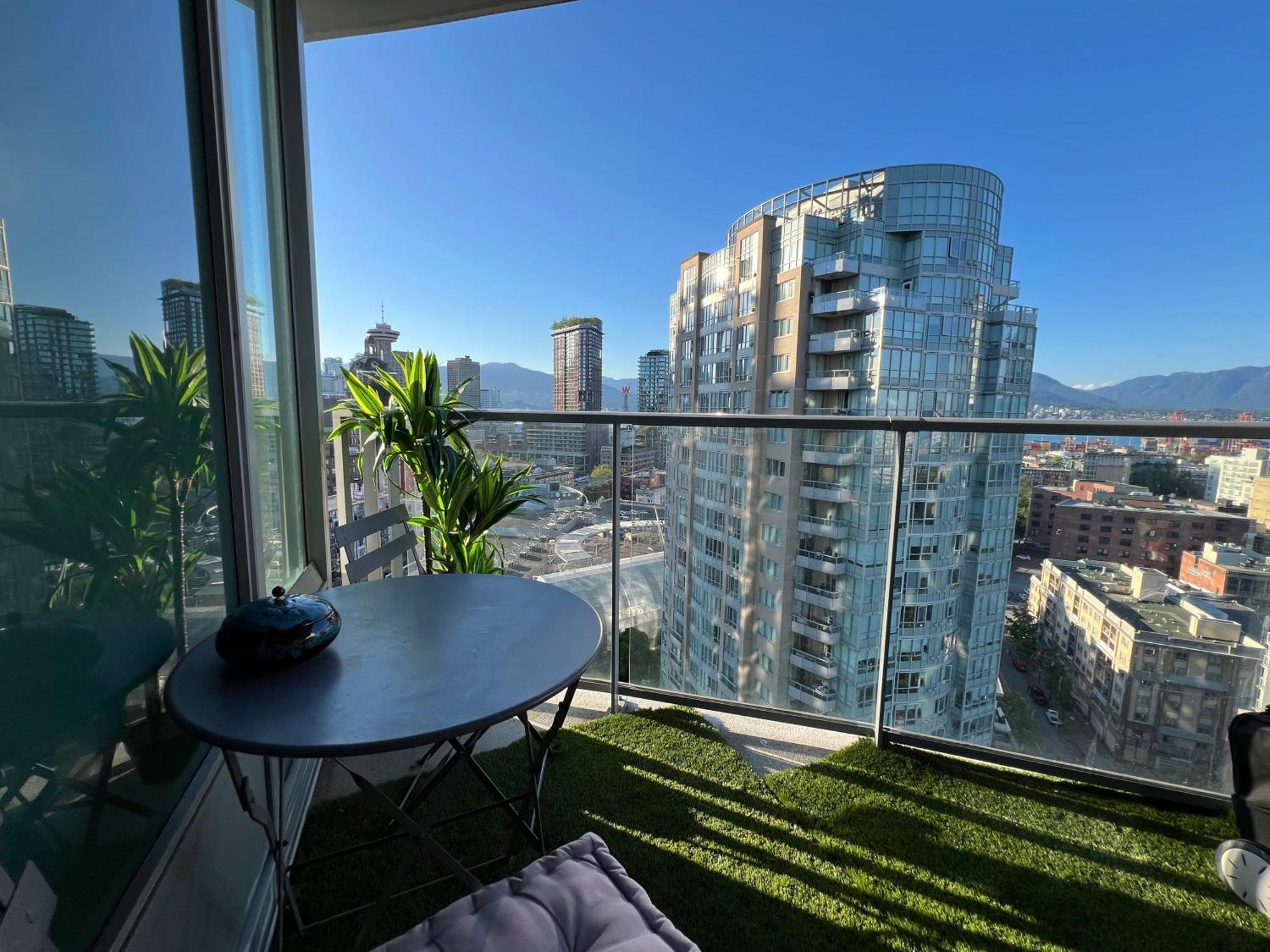 Luxury With Jacuzzi Pool & Sauna In Prime Location Apartment Vancouver