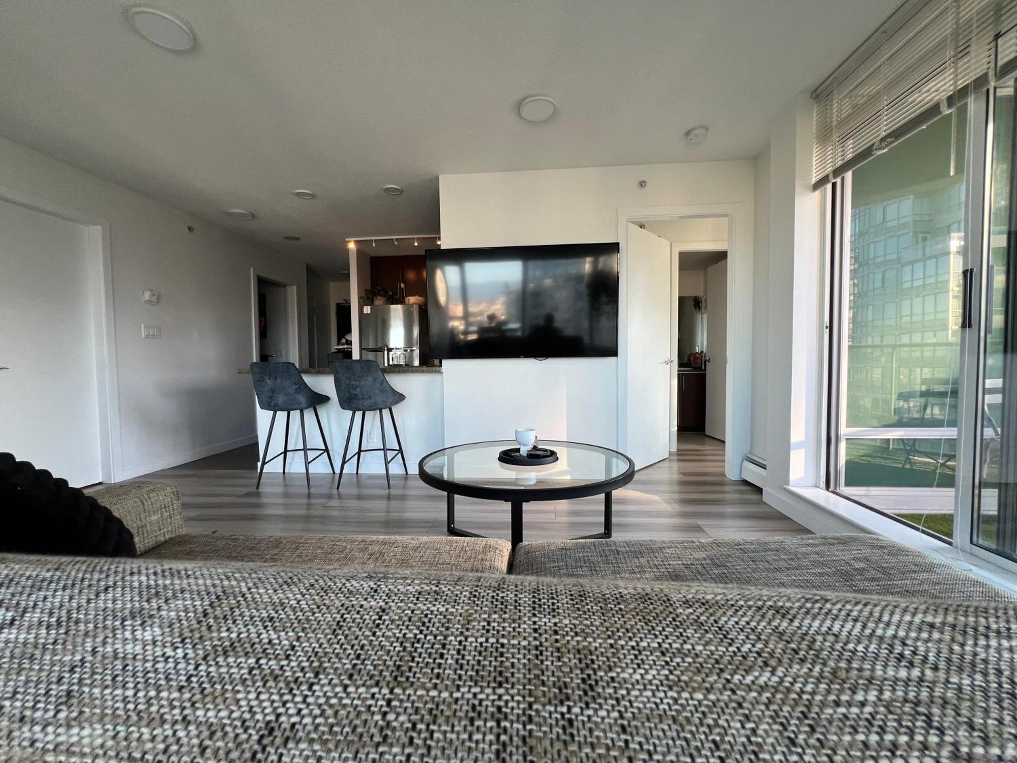 Luxury With Jacuzzi Pool & Sauna In Prime Location Vancouver