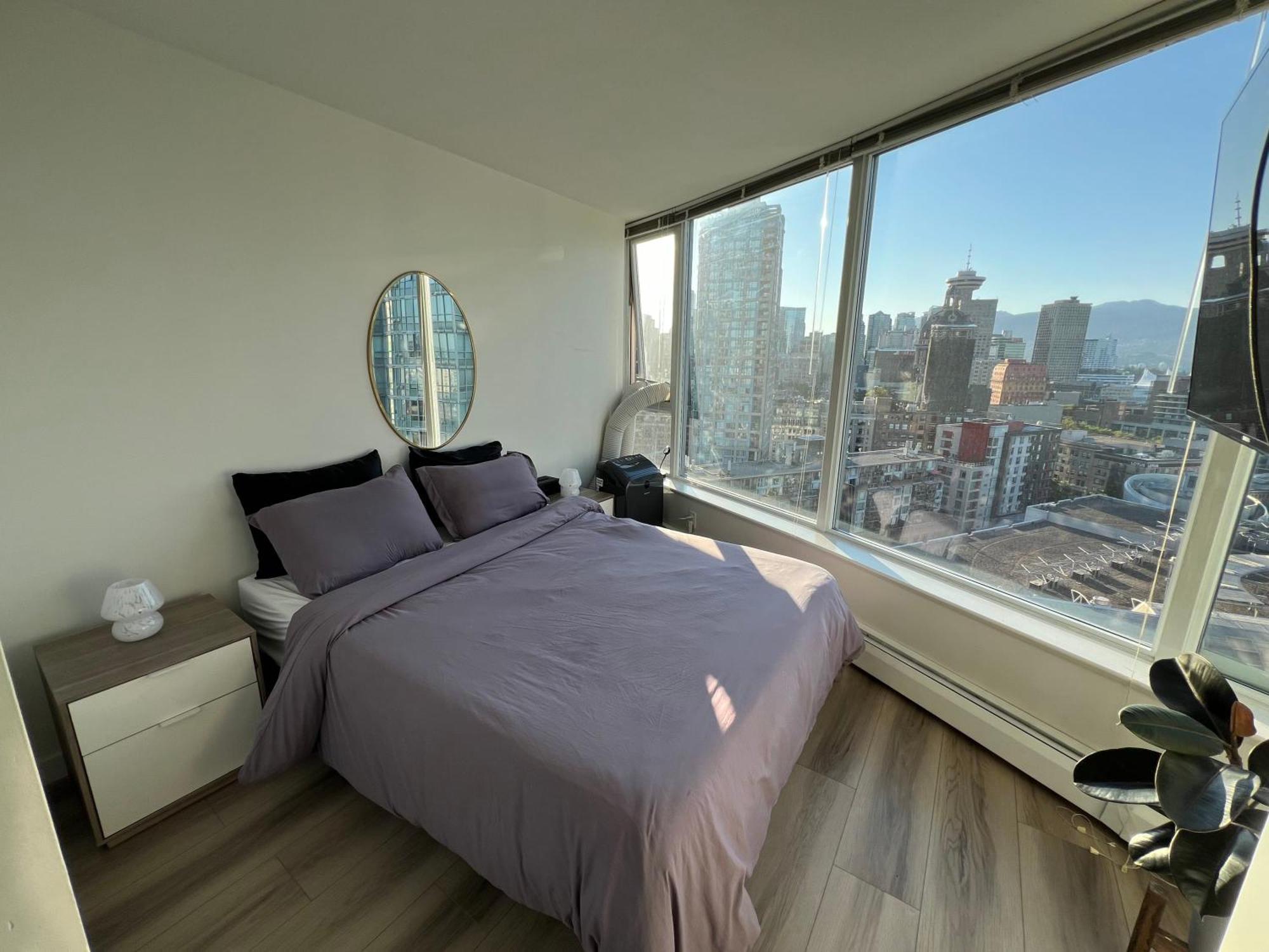 Luxury With Jacuzzi Pool & Sauna In Prime Location *