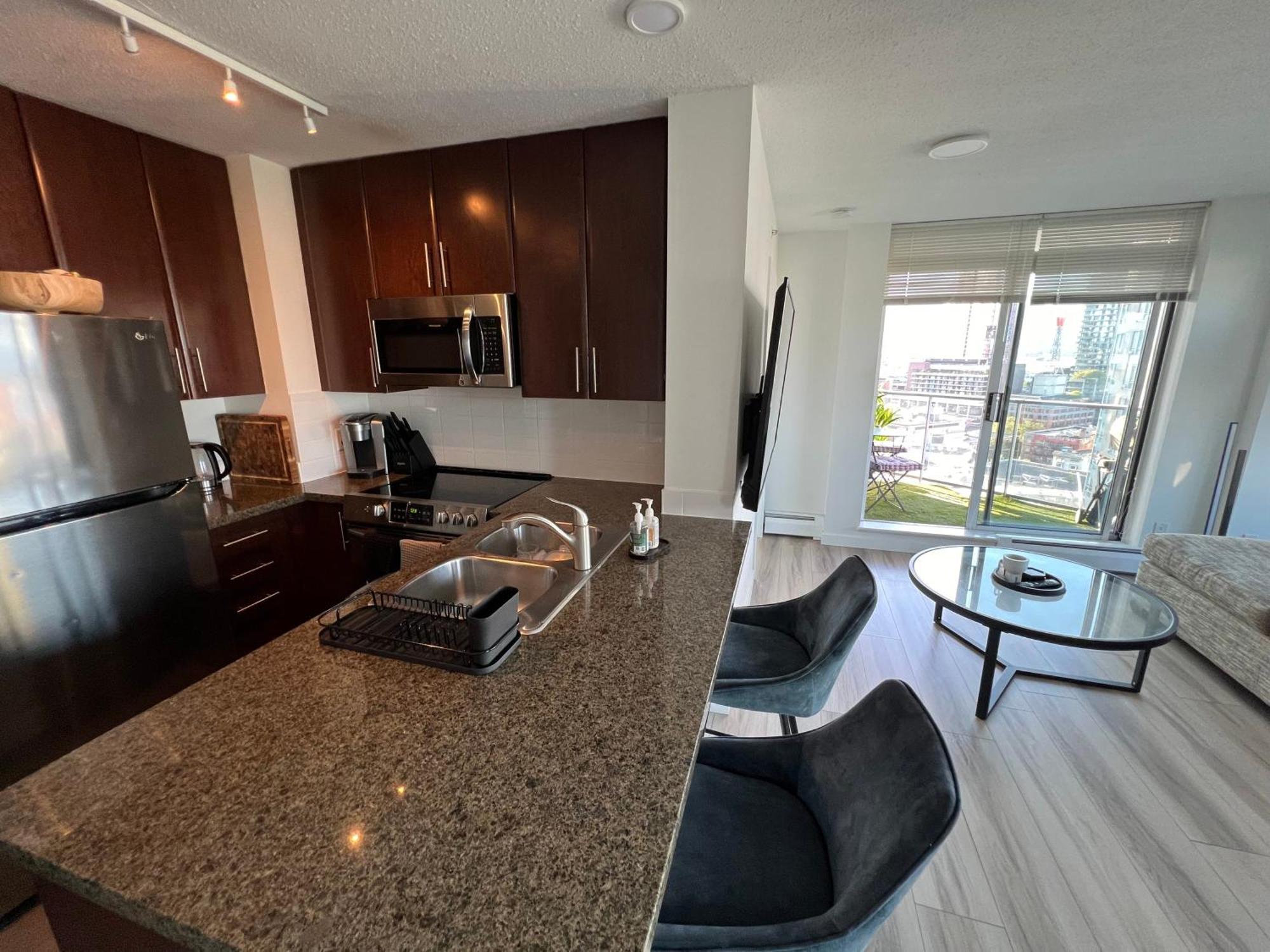 Apartment Luxury With Jacuzzi Pool & Sauna In Prime Location Vancouver