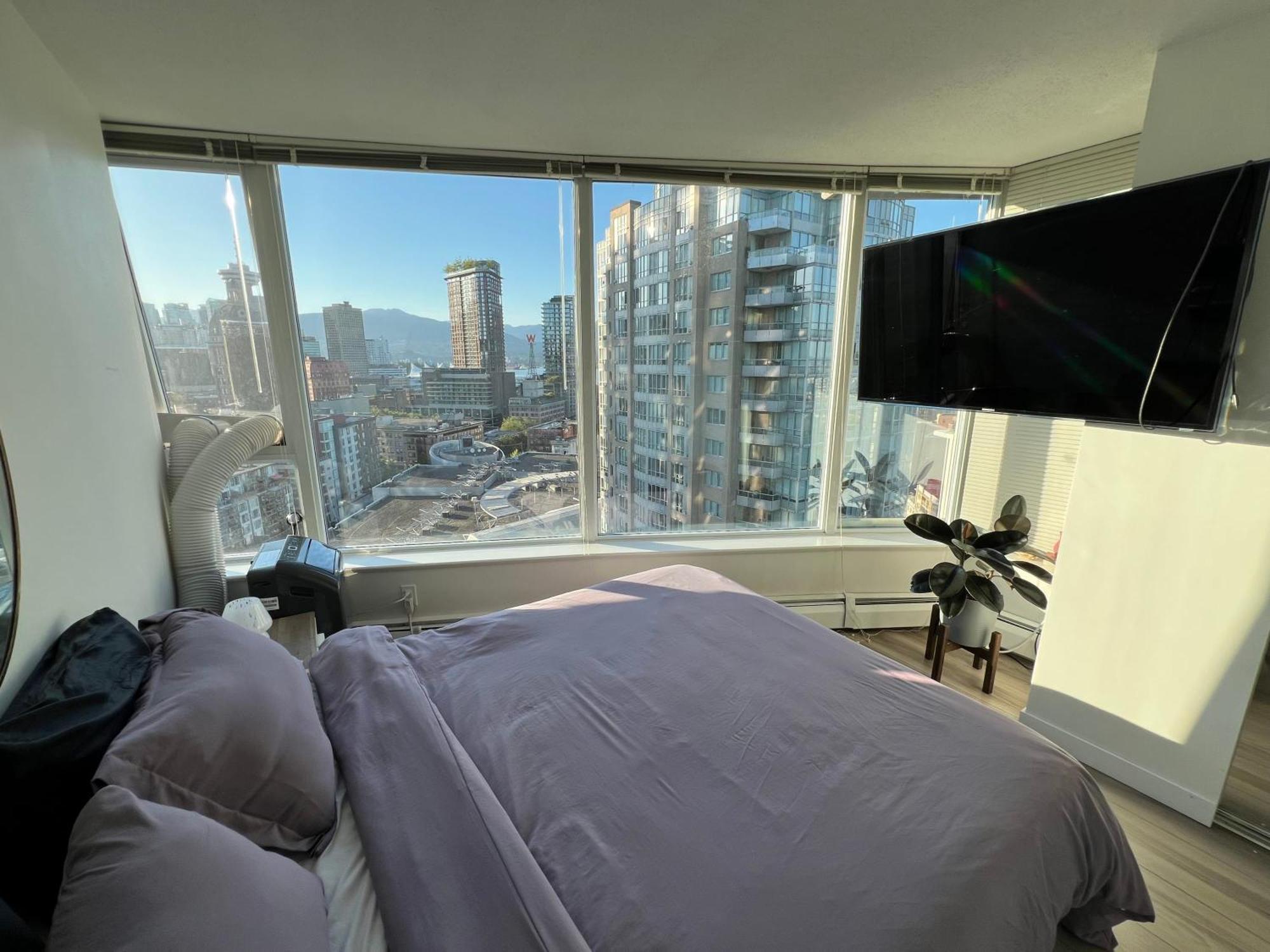 Luxury With Jacuzzi Pool & Sauna In Prime Location Apartment *