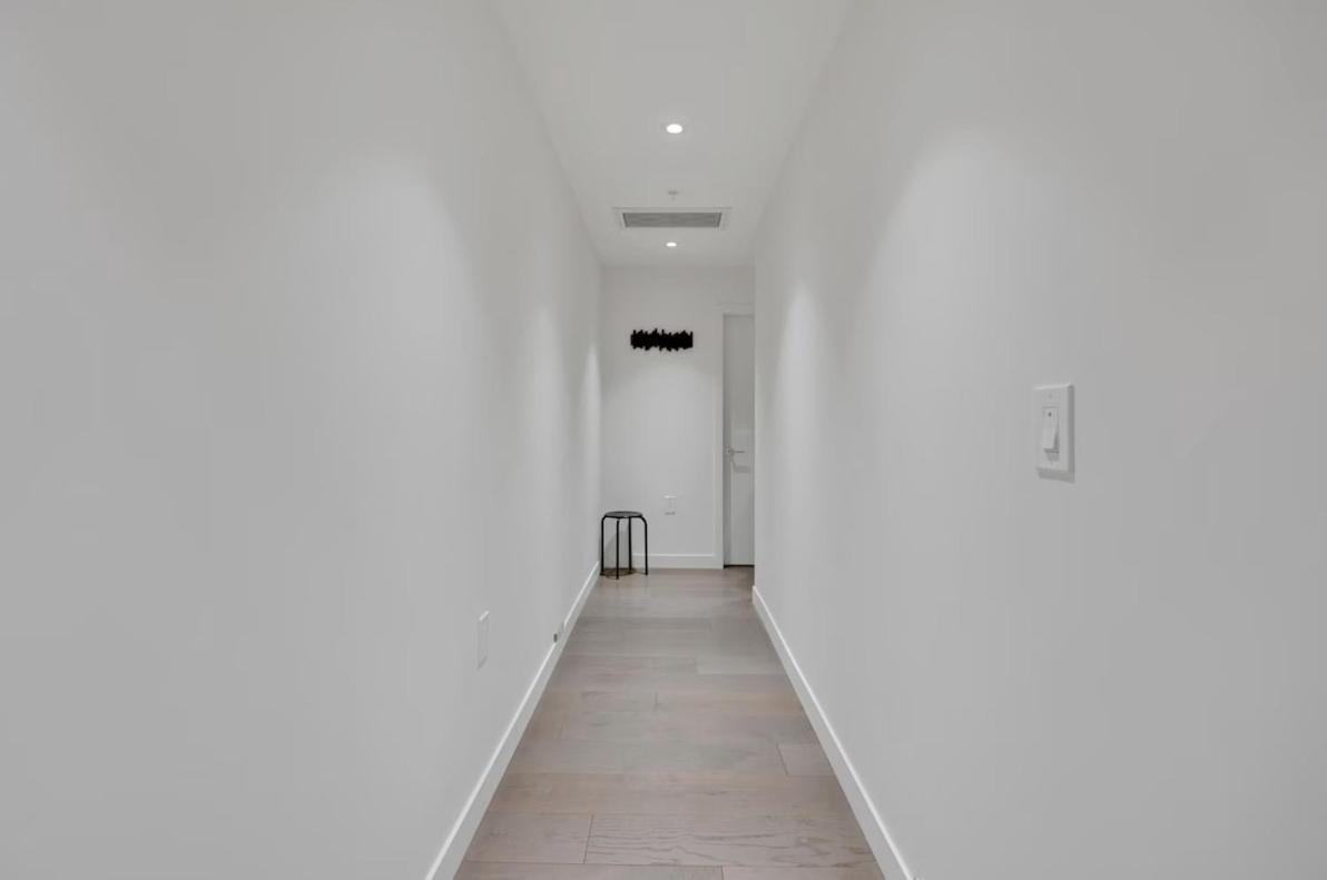 Apartment 2-bedroom In Central Location *
