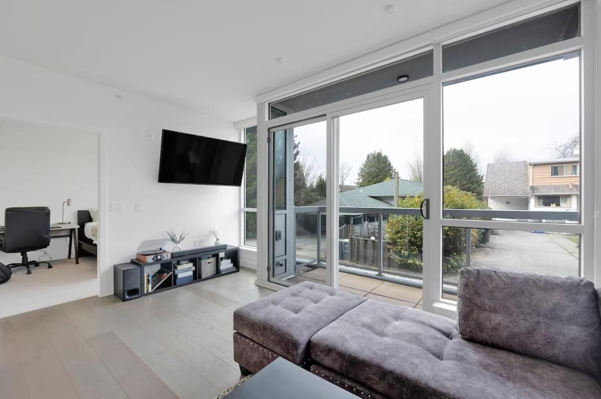 2-bedroom In Central Location * Vancouver