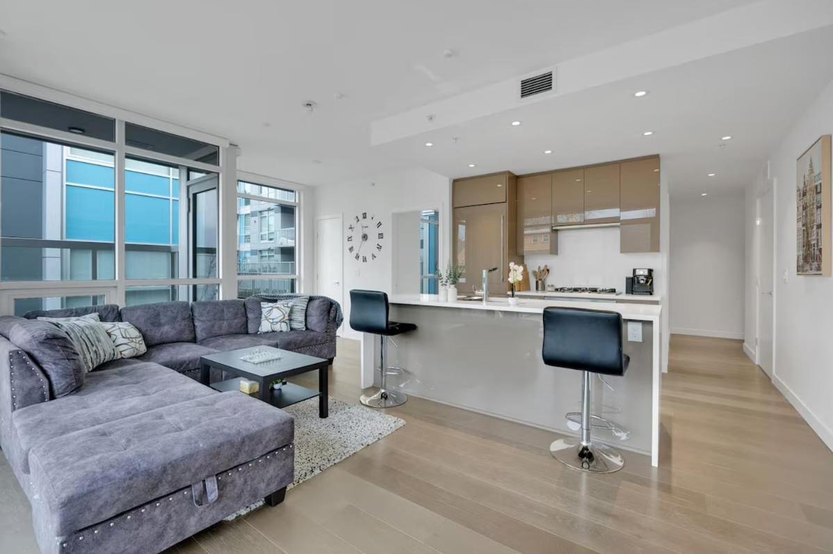 2-bedroom In Central Location * Vancouver