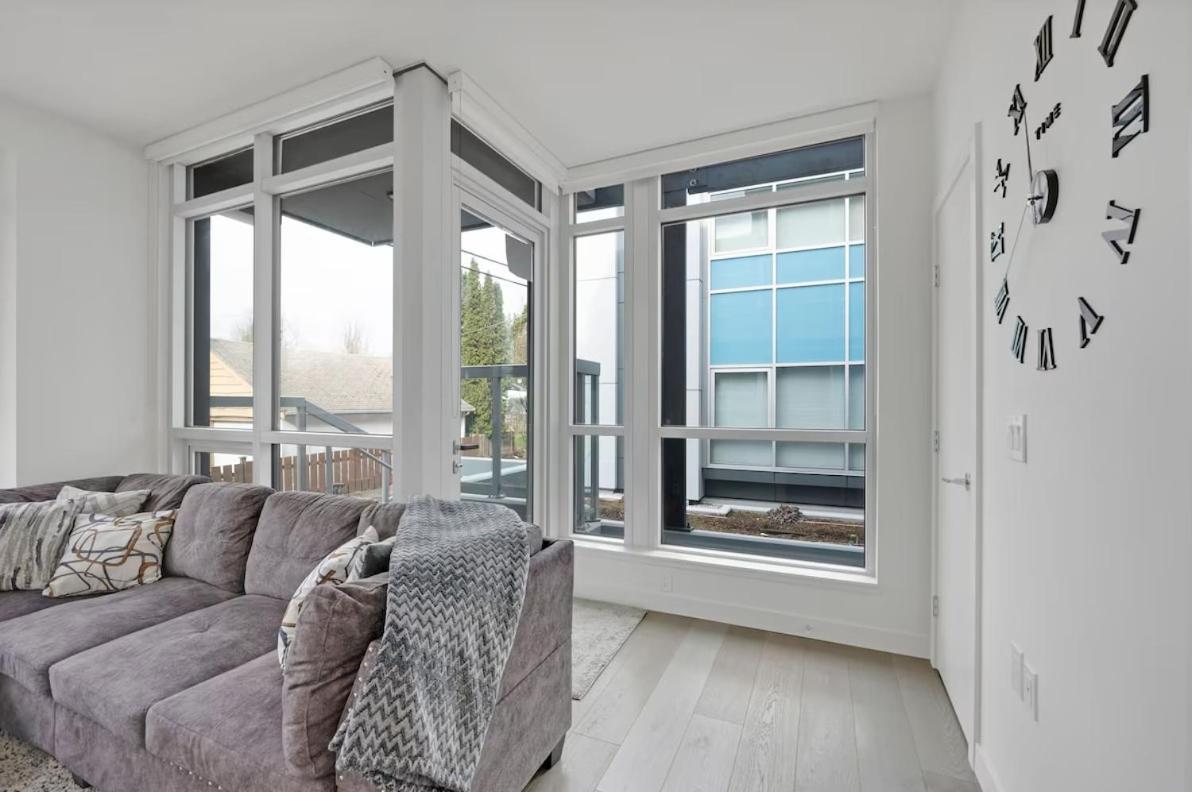 Apartment 2-bedroom In Central Location *