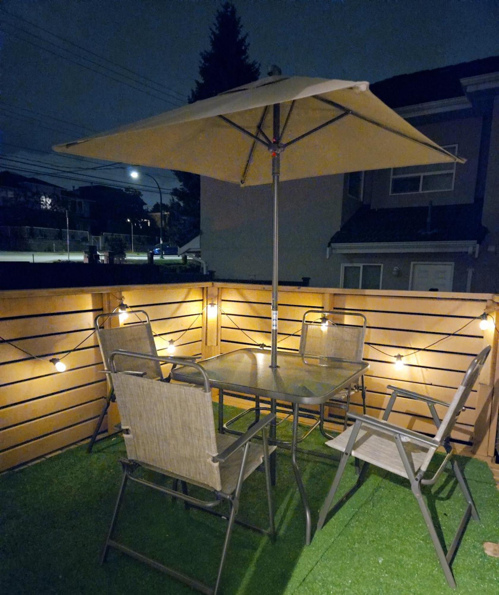 Homestay Cozy Stylish Black & White Design In The Heart Of Vancouver! Private Parking, Self Check-in & Just 4 Mins To Metrotown!