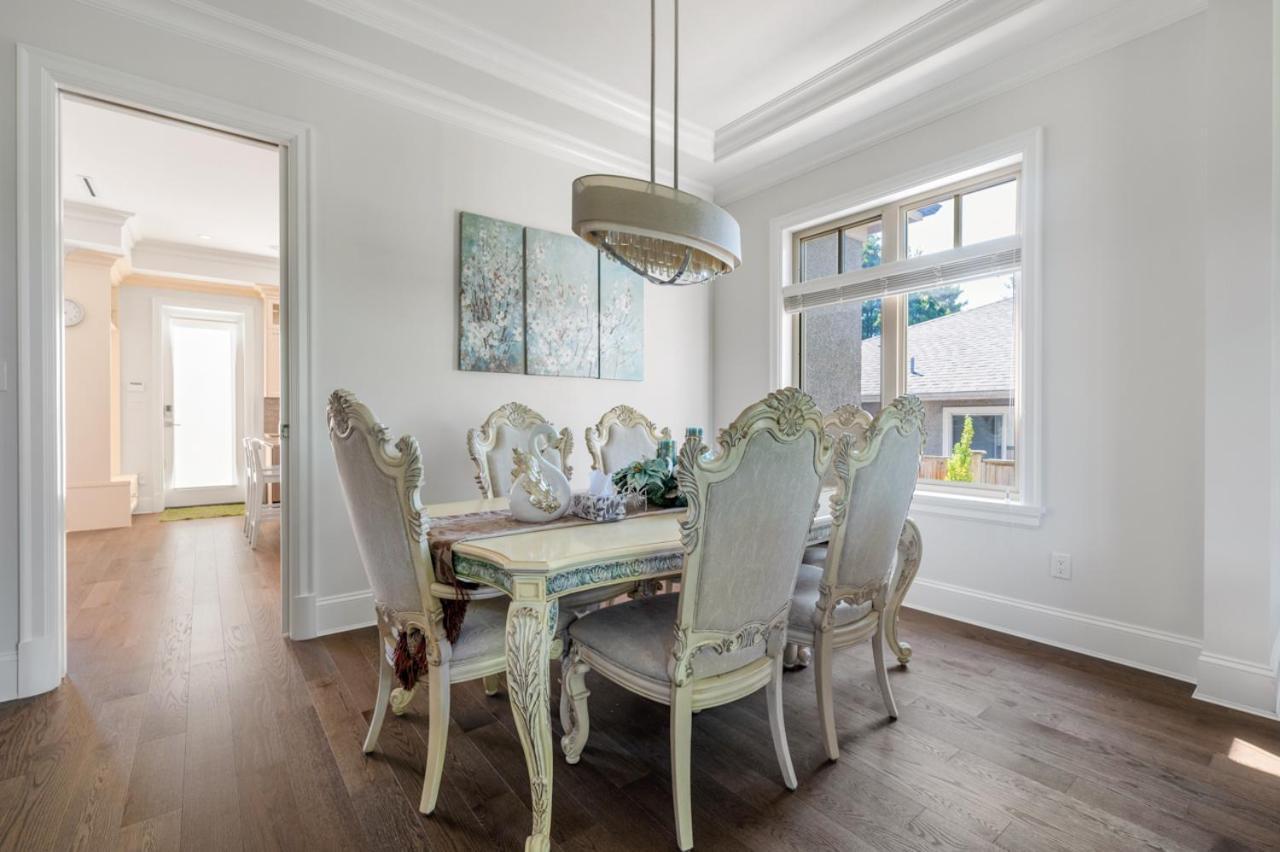 Elegant 2bd Bastment In Vancouver