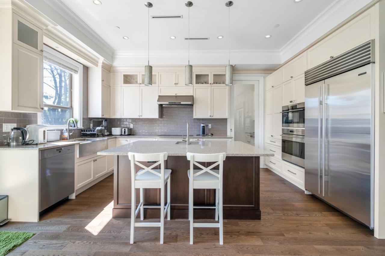 Elegant 2bd Bastment In * Vancouver