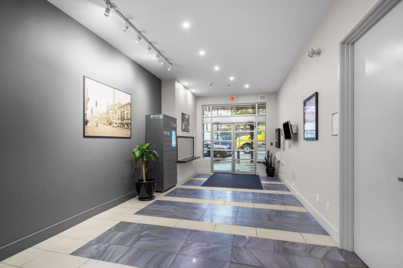 In The Heart Of Granville Apartment Vancouver
