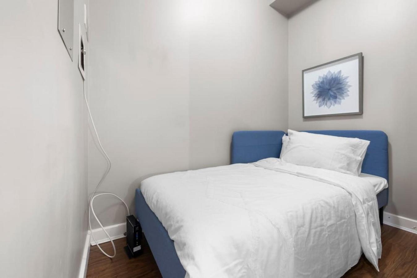 Top Floor Unit On Granville Strip Yaletown Area
