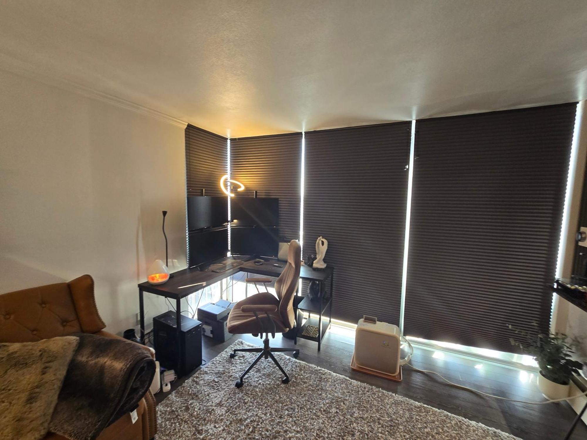Designer-luxury. Waterview, Parking, Rooftop Pool Apartment Vancouver