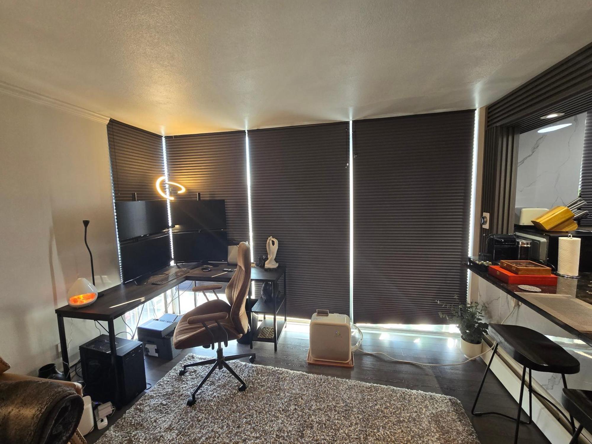 Designer-luxury. Waterview, Parking, Rooftop Pool Apartment *