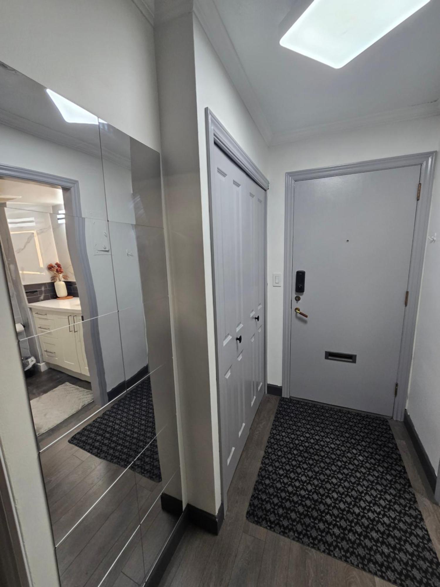 Designer-luxury. Waterview, Parking, Rooftop Pool Apartment *