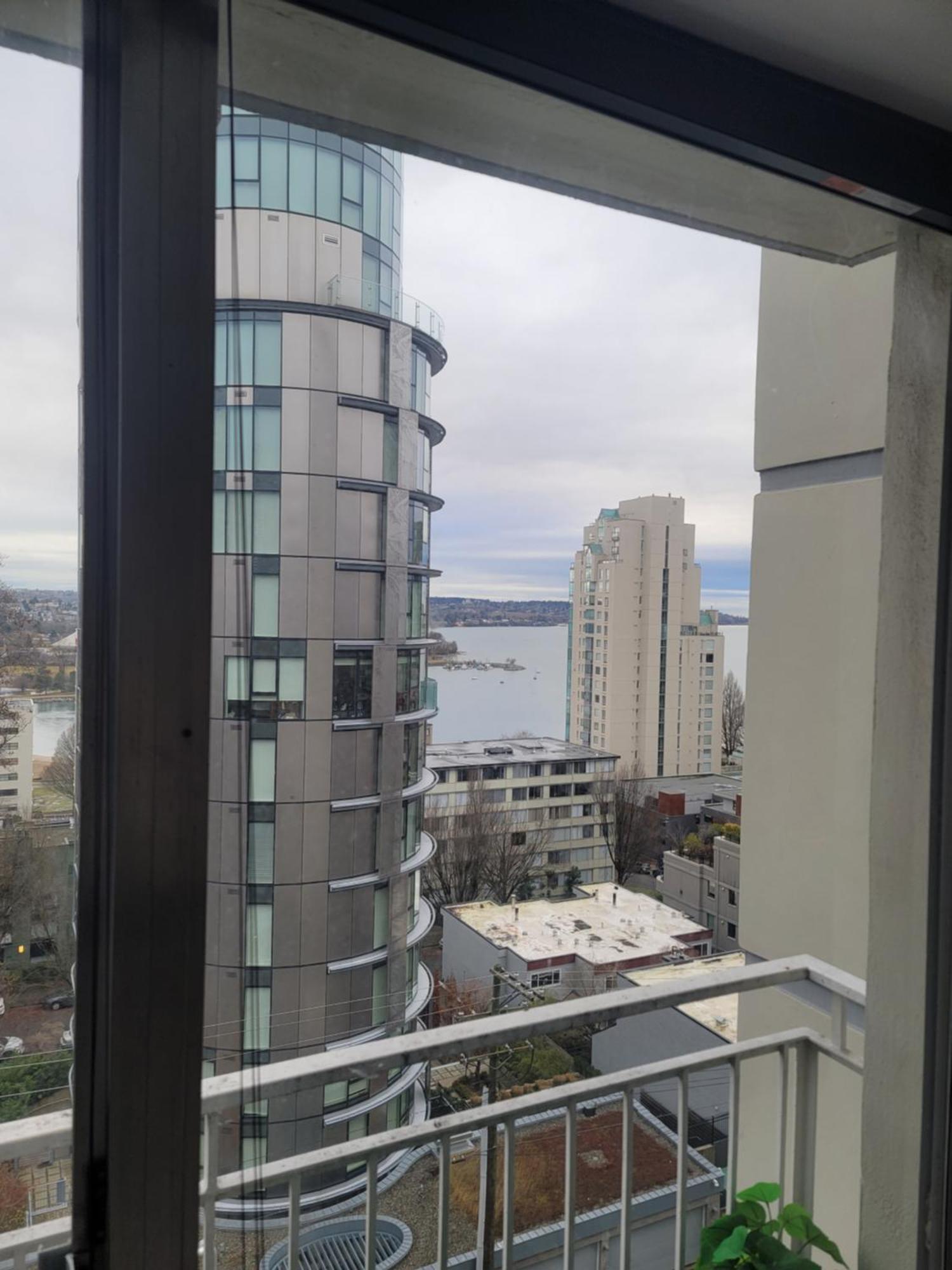 Designer-luxury. Waterview, Parking, Rooftop Pool Apartment *