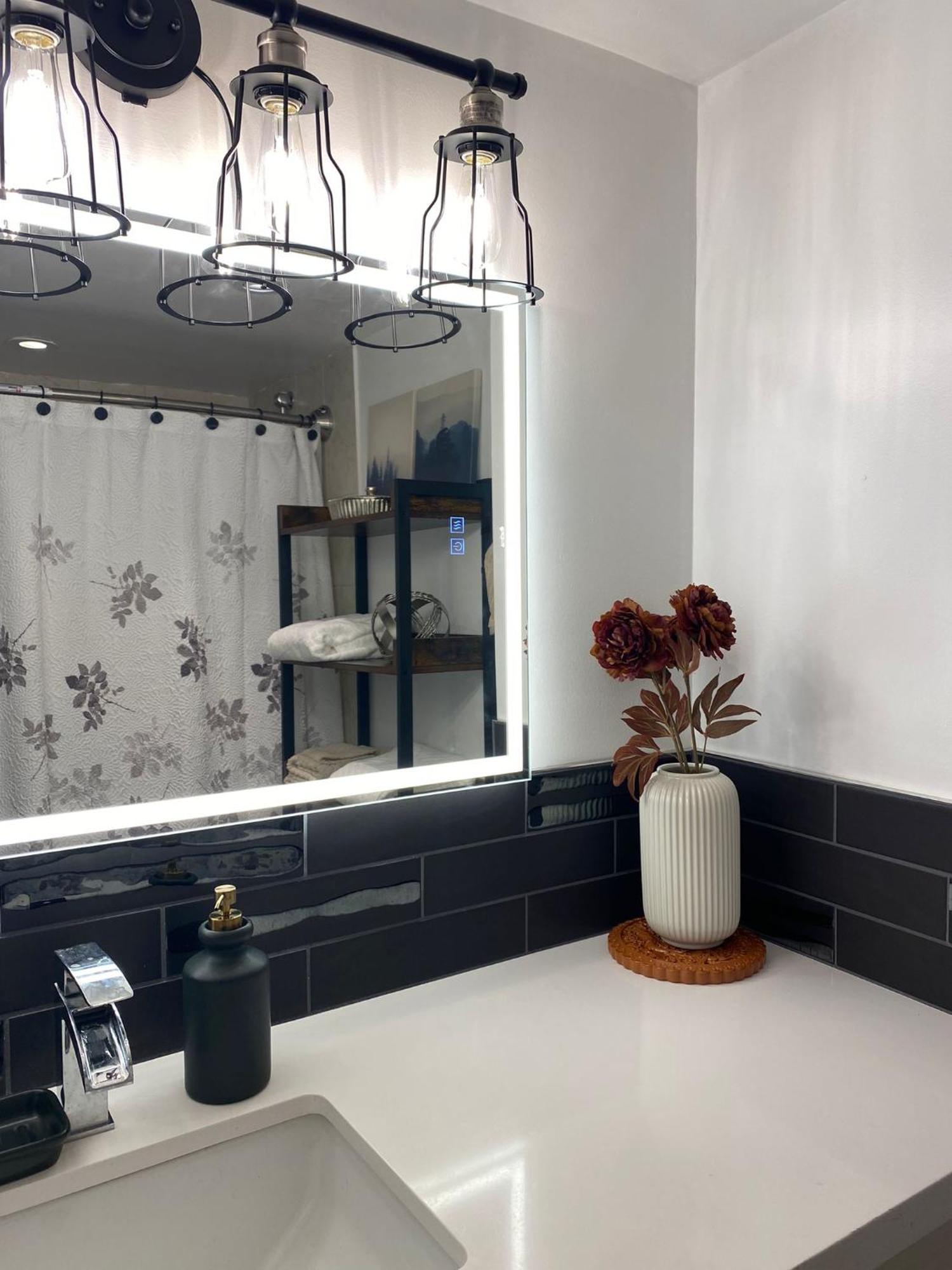 Apartment Designer-luxury. Waterview, Parking, Rooftop Pool