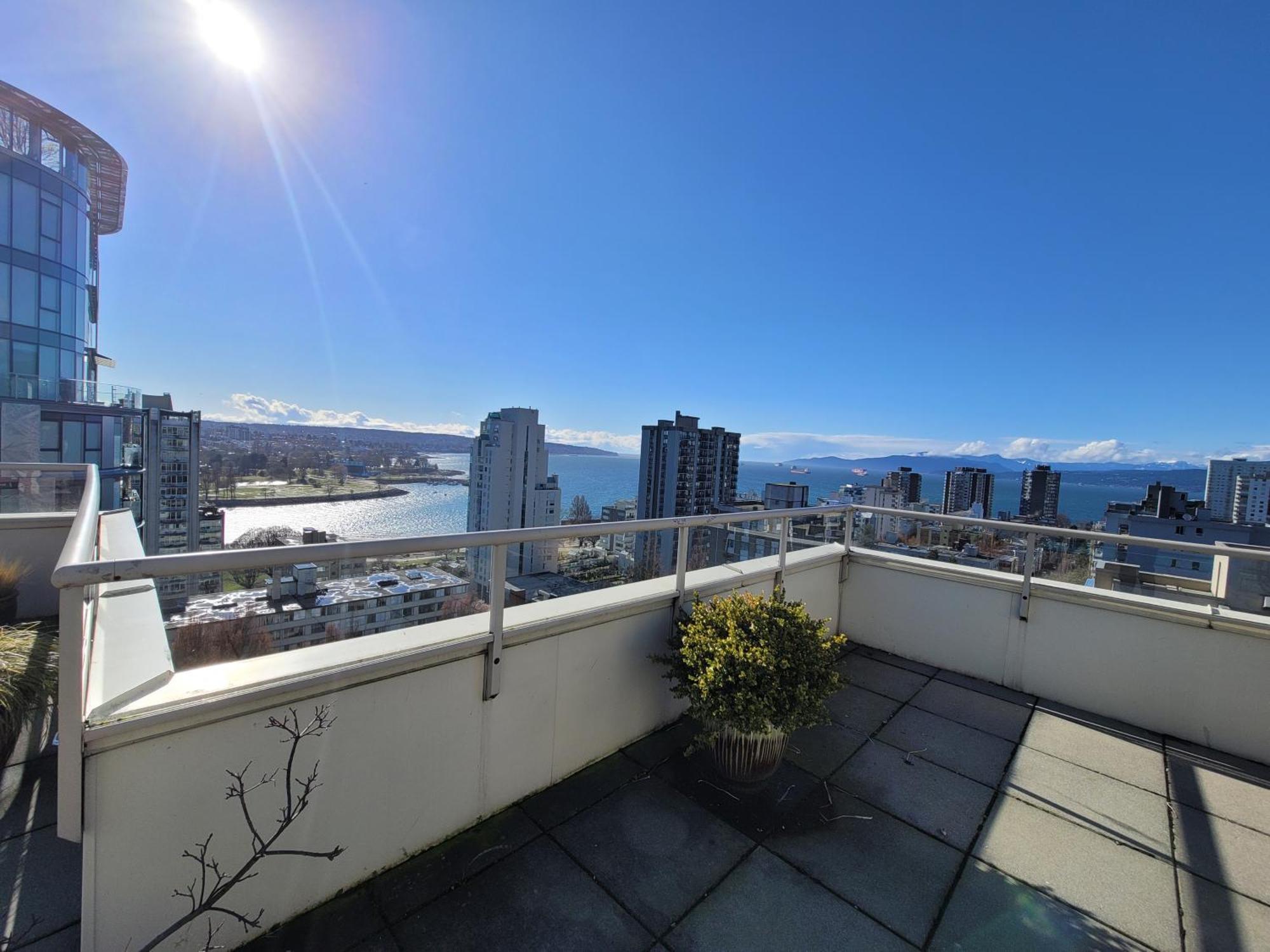 Designer-luxury. Waterview, Parking, Rooftop Pool * Vancouver