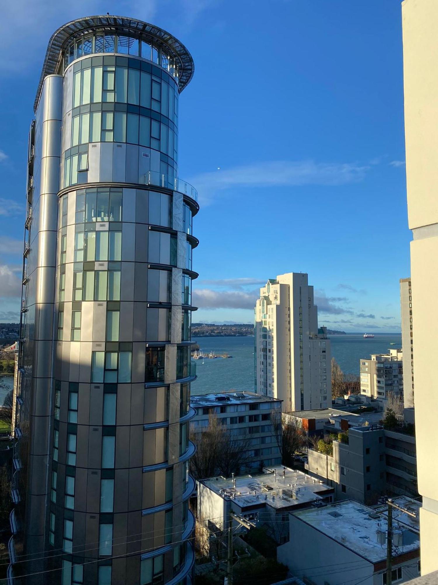 Designer-luxury. Waterview, Parking, Rooftop Pool * Vancouver