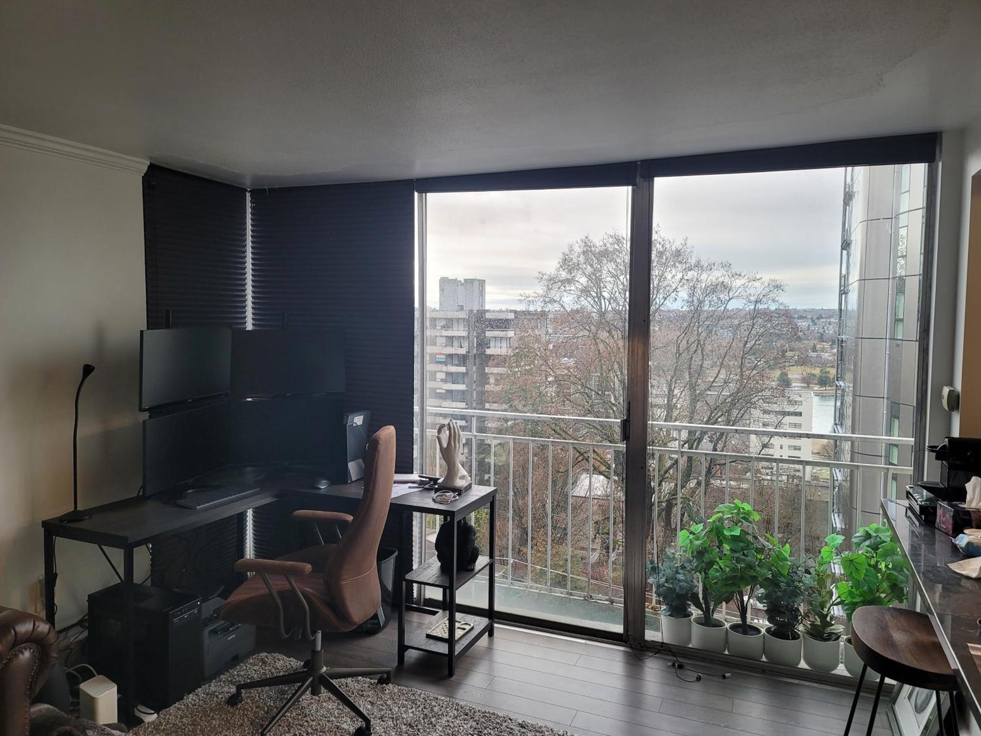 Designer-luxury. Waterview, Parking, Rooftop Pool Apartment Vancouver