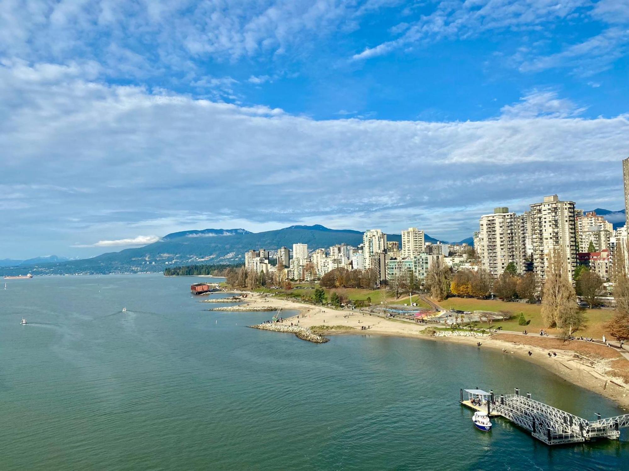 Apartment Designer-luxury. Waterview, Parking, Rooftop Pool *
