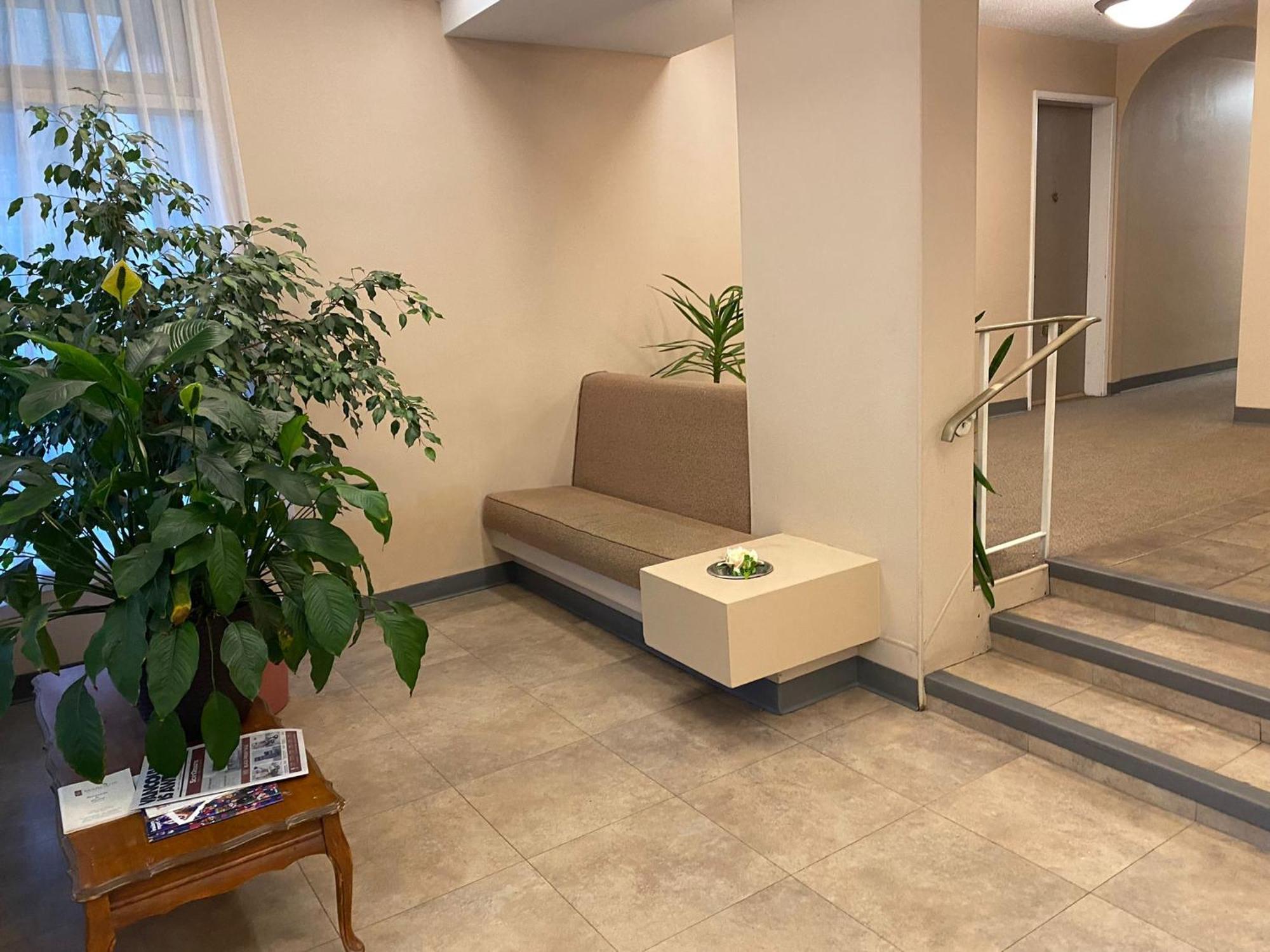 Designer-luxury. Waterview, Parking, Rooftop Pool