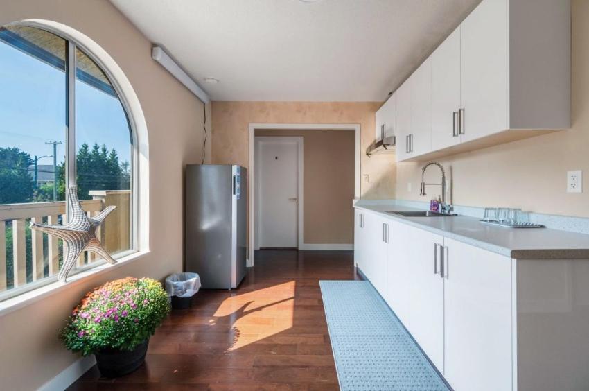 Guest house Charming In Prime Location Vancouver