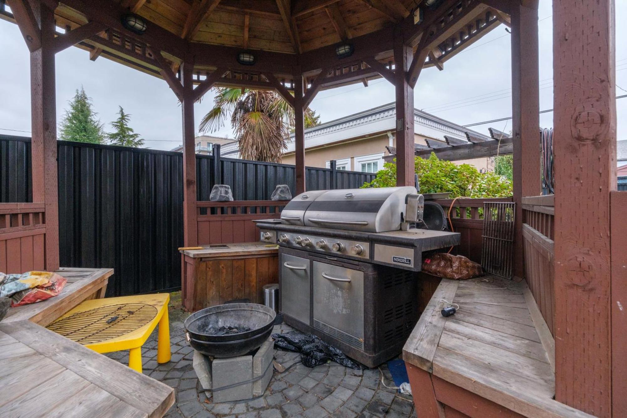 Holiday home Deluxe Double With Private Washroom In Family