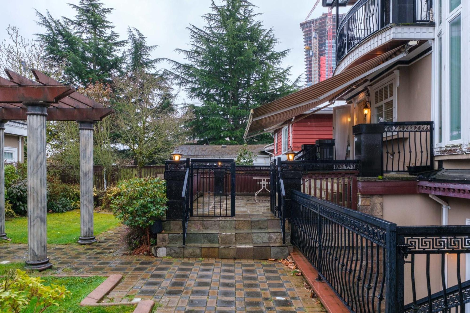 Deluxe Double With Private Washroom In Family Vancouver