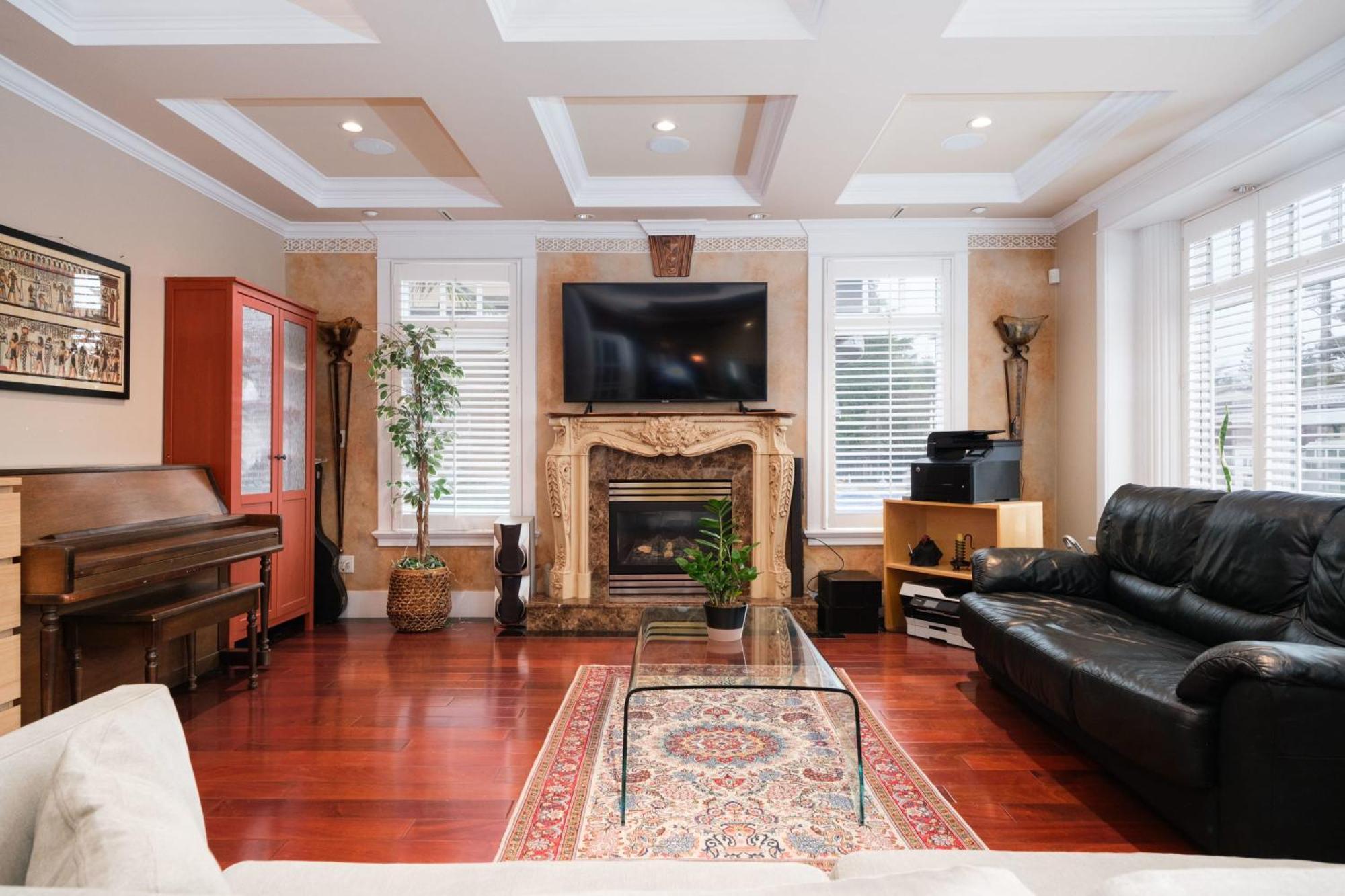 Deluxe Double With Private Washroom In Family * Vancouver