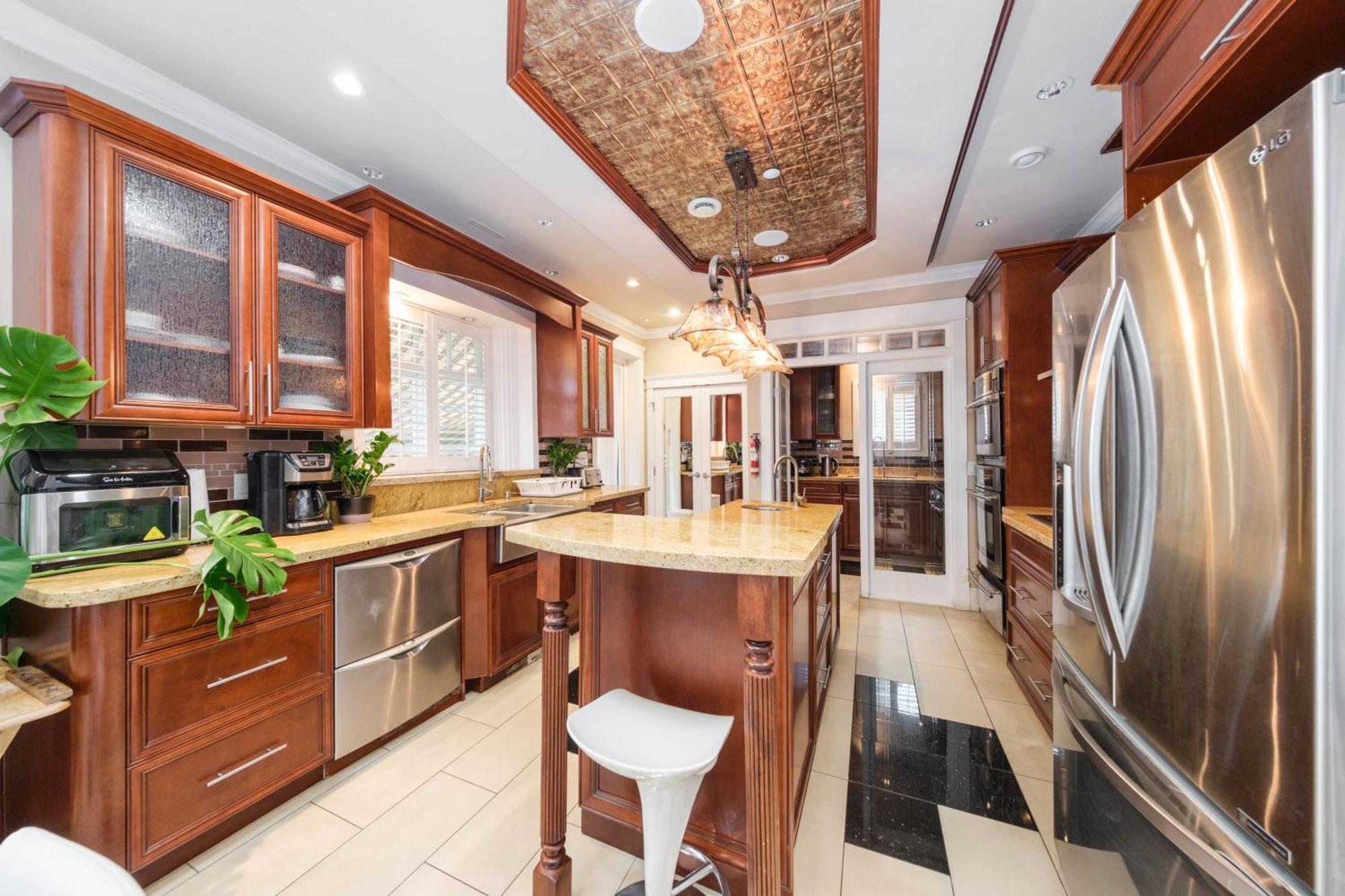 Deluxe Double With Private Washroom In Family