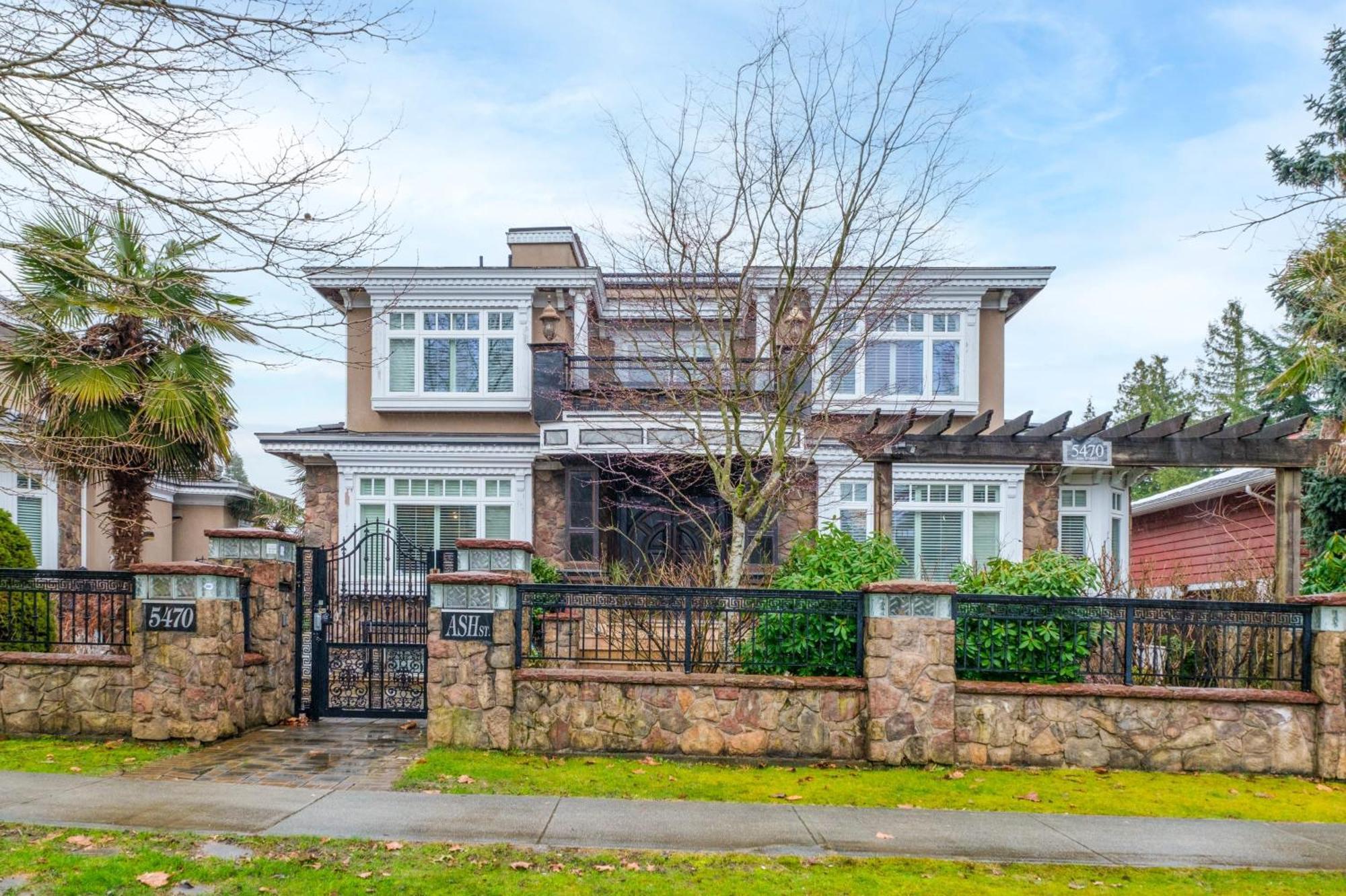 Deluxe Double With Private Washroom In Family Vancouver