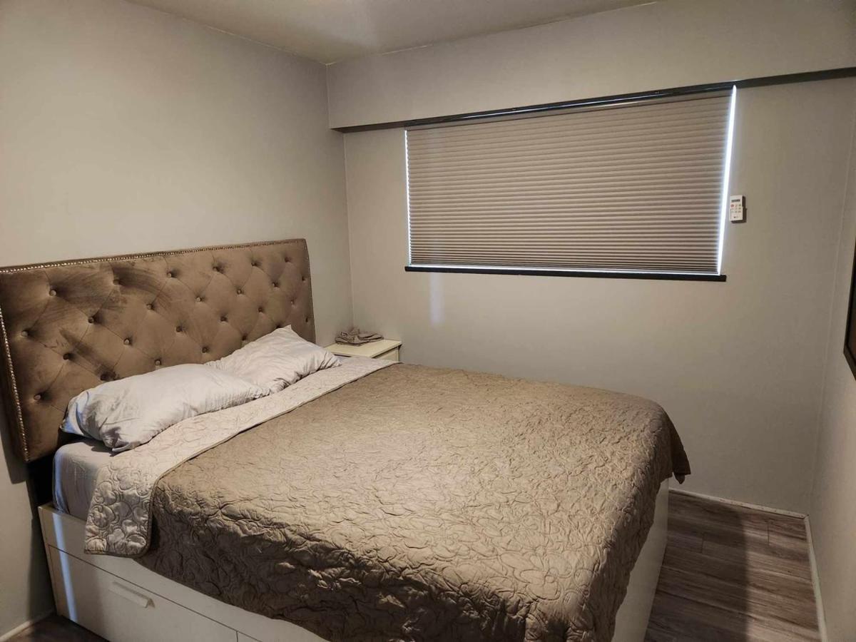 Apartment City Charm: Furnished 3-br Retreat *