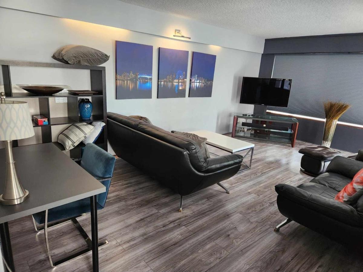 Apartment City Charm: Furnished 3-br Retreat Vancouver