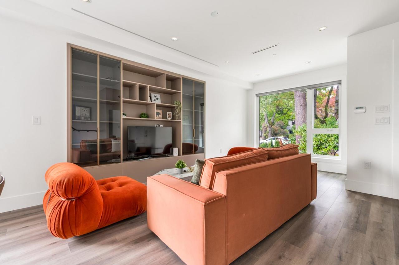 Charming And Modern Retreat In Trendy 42nd Avenue Neighbourhood Vancouver