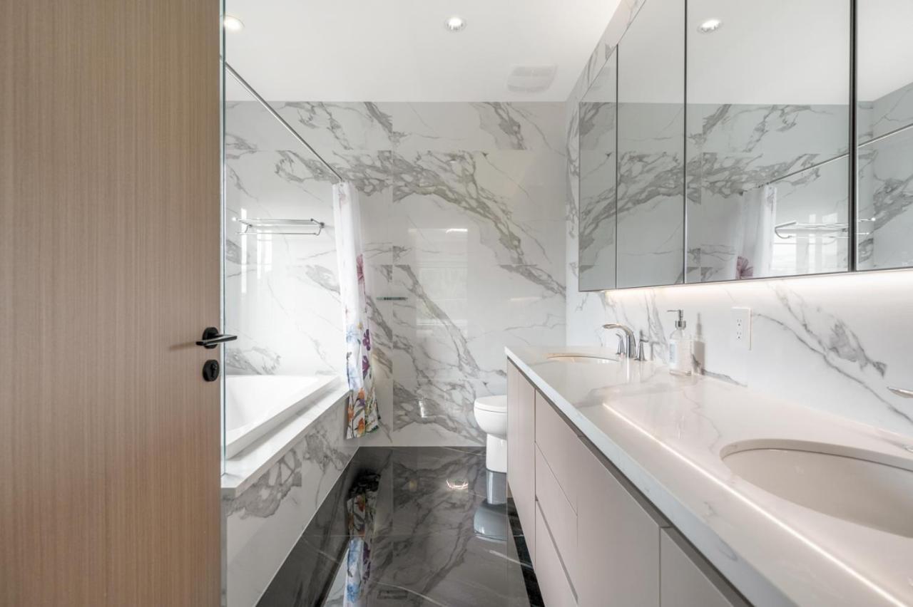 Charming And Modern Retreat In Trendy 42nd Avenue Neighbourhood Vancouver
